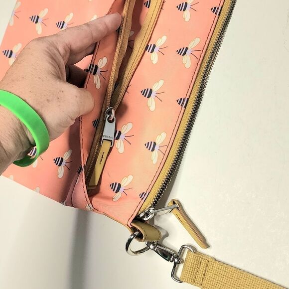 Fossil bumble bee adjustable crossbody handbag purse - Picture 8 of 8